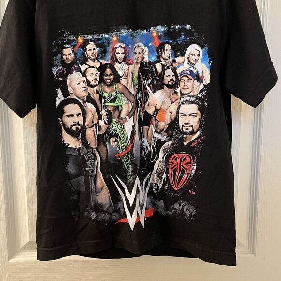WWE Wrestling 2017 Raw SmackDown Live T-Shirt Graphic Tee Youth Size Medium - Picture 3 of 10